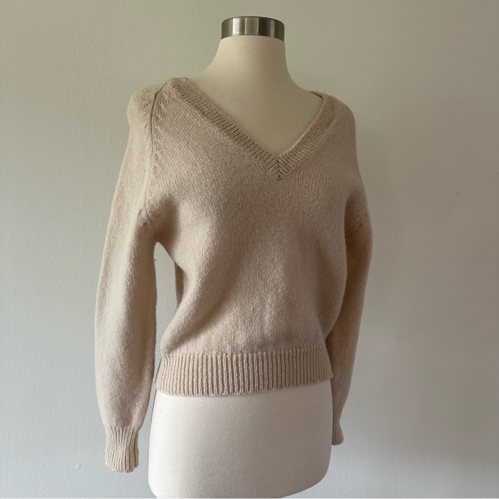 Vintage The Eagle’s Eye 100% Wool Neutral Knit V neck Sweater S - Picture 3 of 7